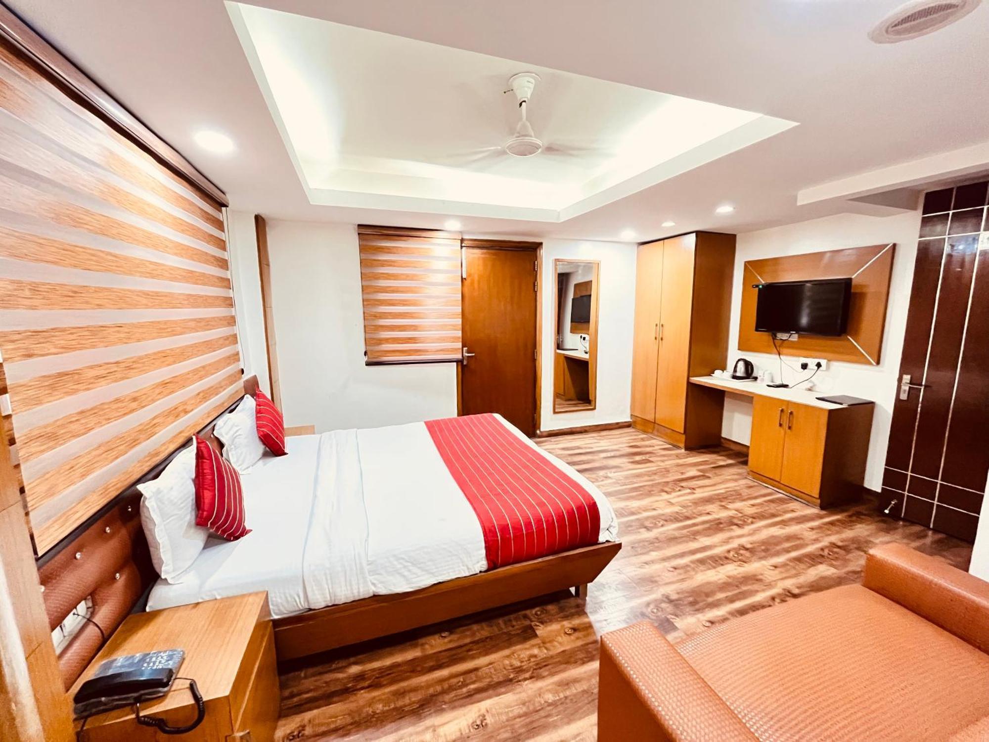 Hotel Sizzling Starr Nueva Delhi Exterior foto
