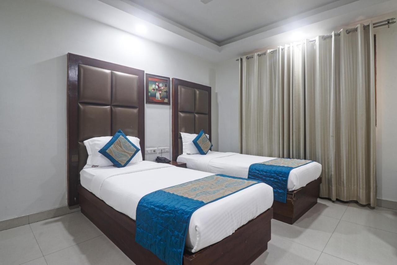 Hotel Sizzling Starr Nueva Delhi Exterior foto