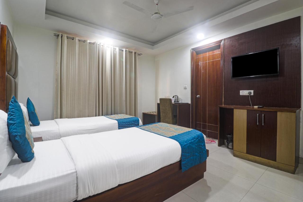 Hotel Sizzling Starr Nueva Delhi Exterior foto