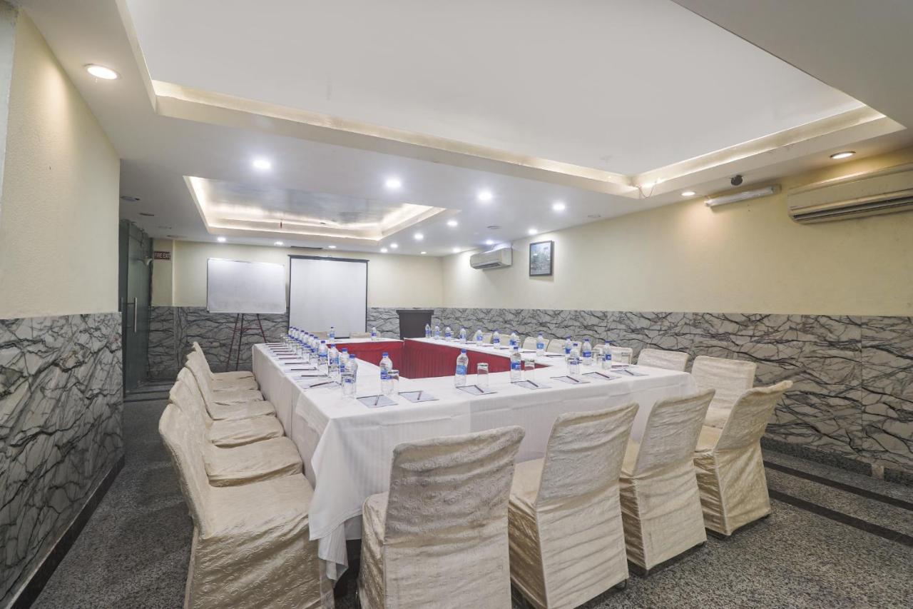 Hotel Sizzling Starr Nueva Delhi Exterior foto