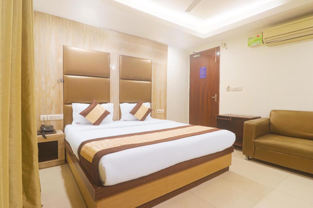 Hotel Sizzling Starr Nueva Delhi Exterior foto