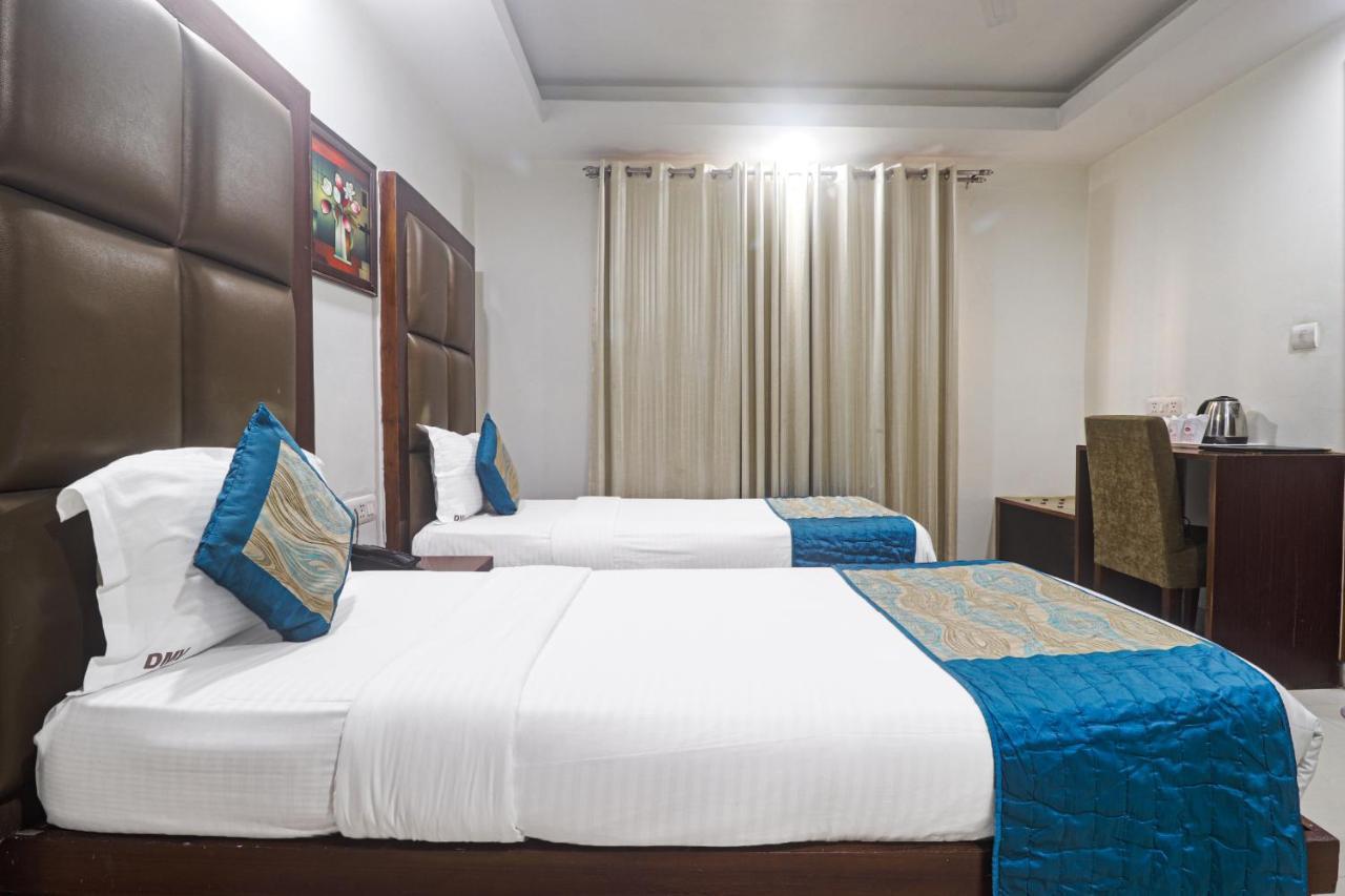 Hotel Sizzling Starr Nueva Delhi Exterior foto