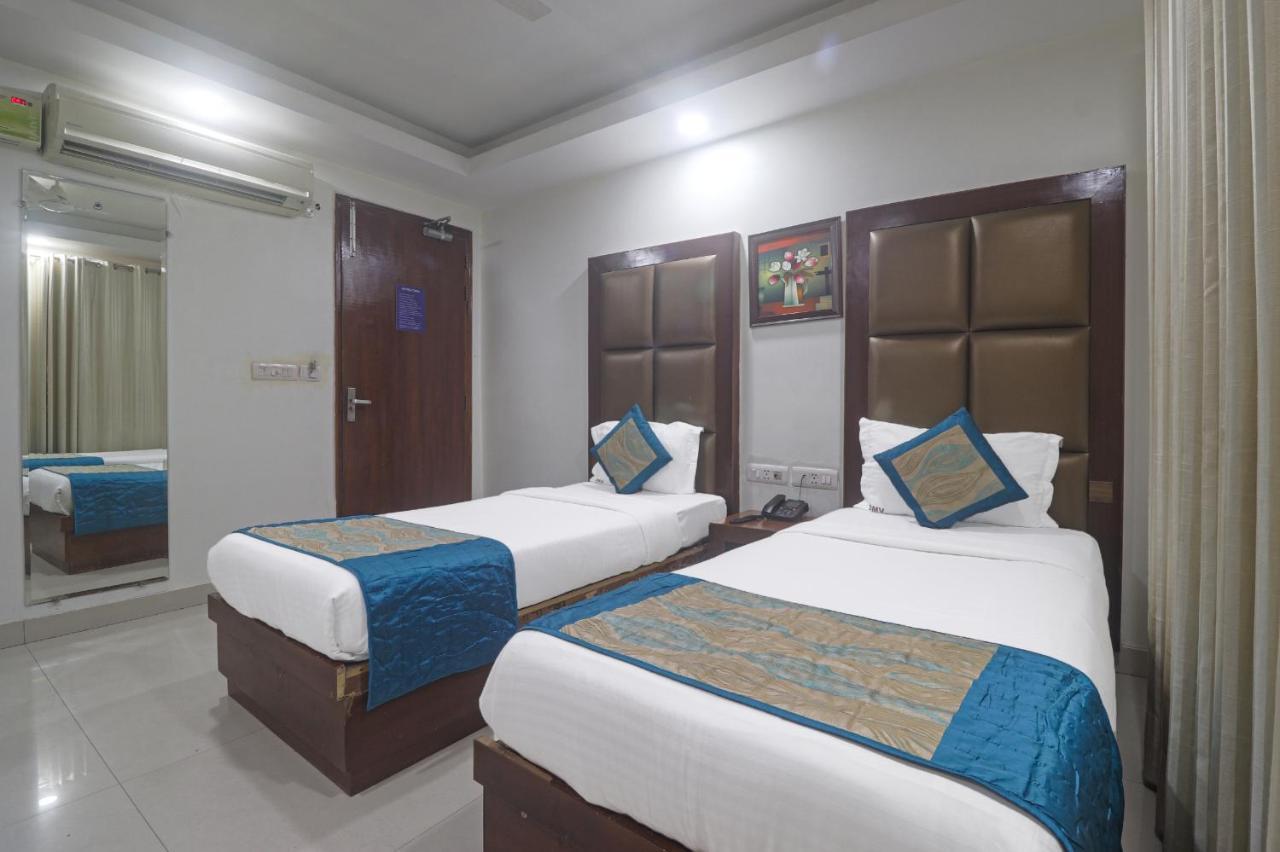 Hotel Sizzling Starr Nueva Delhi Exterior foto
