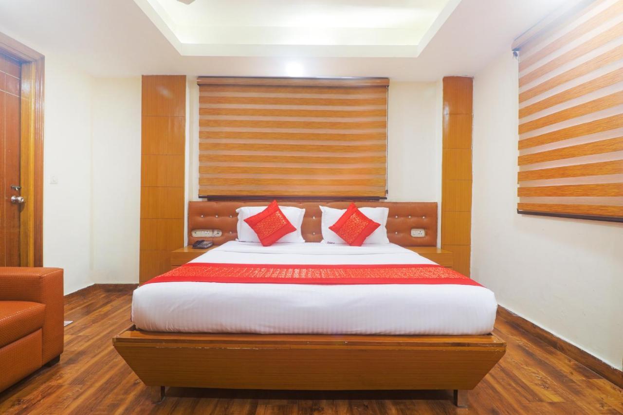 Hotel Sizzling Starr Nueva Delhi Exterior foto