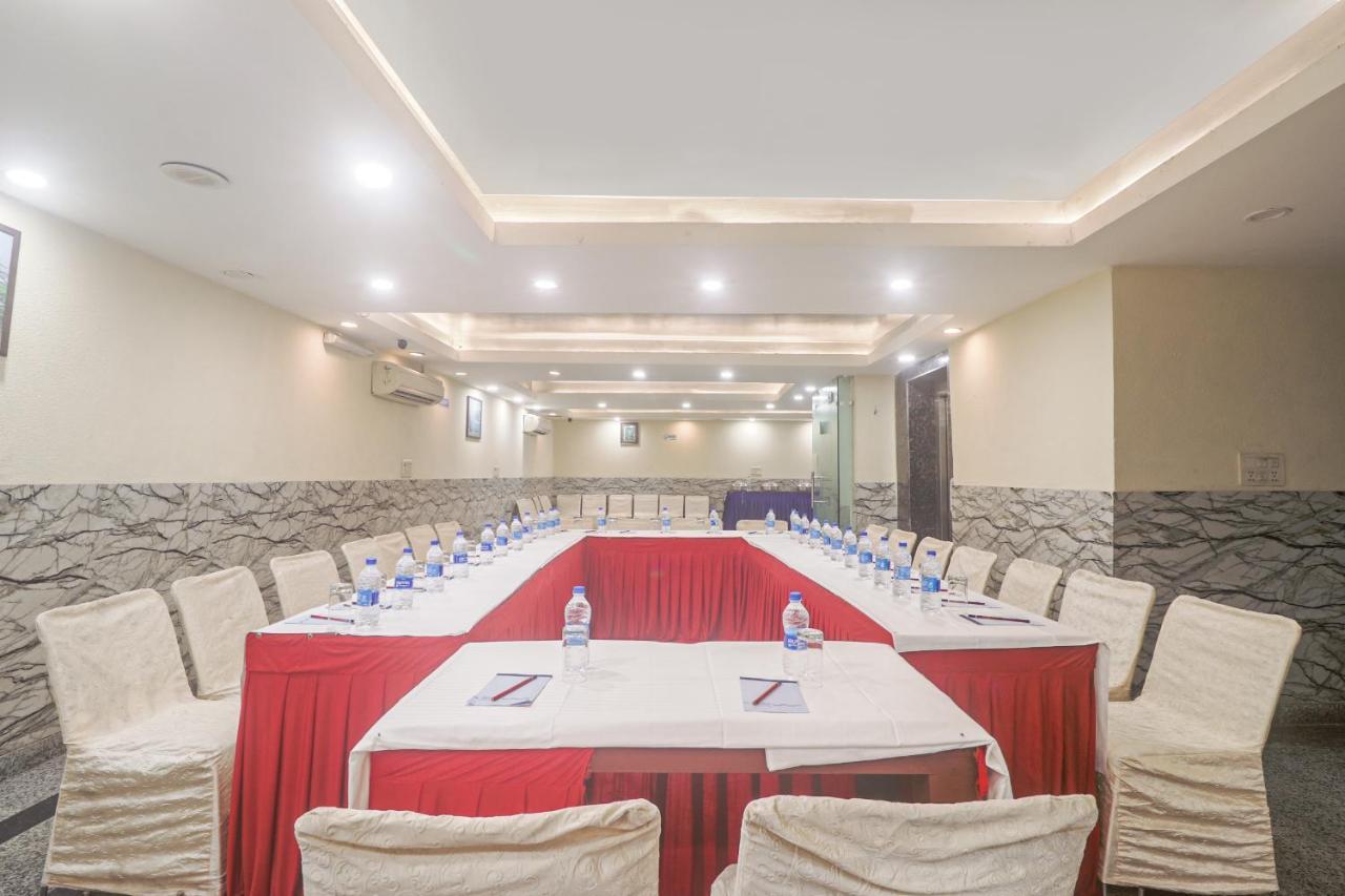 Hotel Sizzling Starr Nueva Delhi Exterior foto